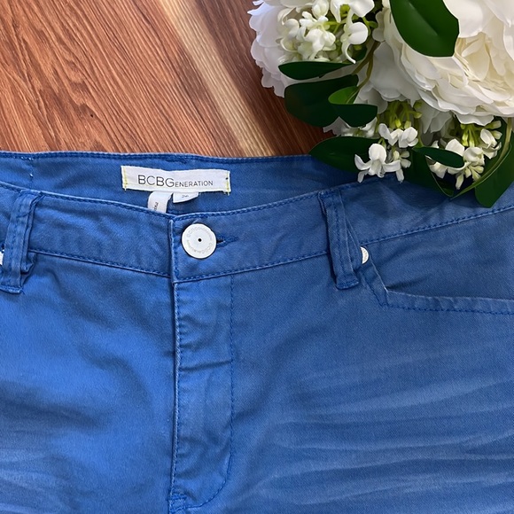 BCBGeneration Blue Denim 5-Pocket Style Shorts - Picture 2 of 6